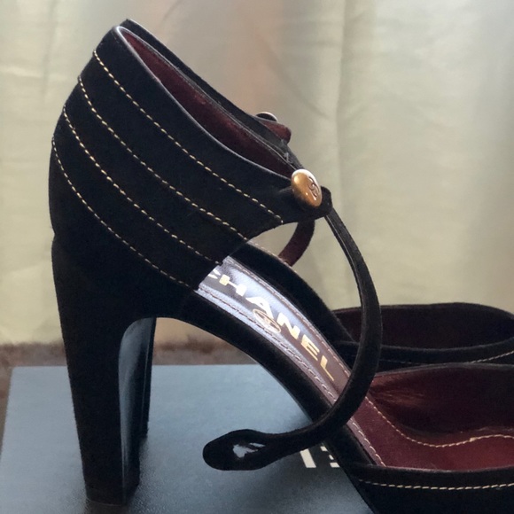 CHANEL Timeless Vintage Suede Heels - Picture 11 of 13